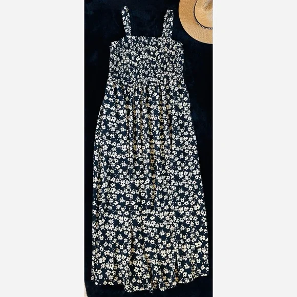 Ingrid & Isabel Maternity Smocked Flower Sundress w/ Pockets Black & Cream Small - Picture 1 of 7